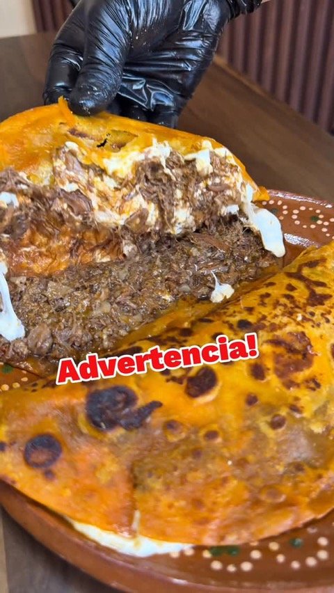 Quesabirria gigante con barbacoa