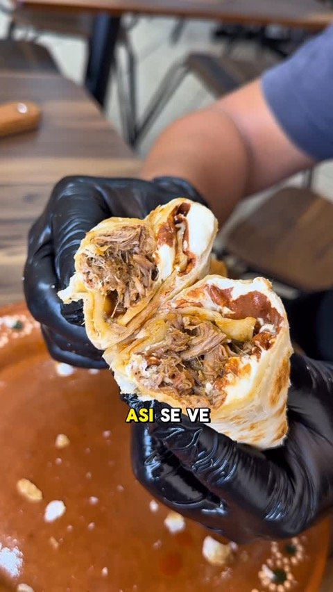 Burrito de barbacoa partido