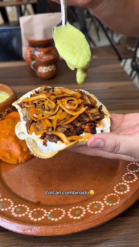 Volcán combinado con salsa verde