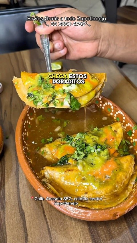 Doraditos con salsa verde y consomé